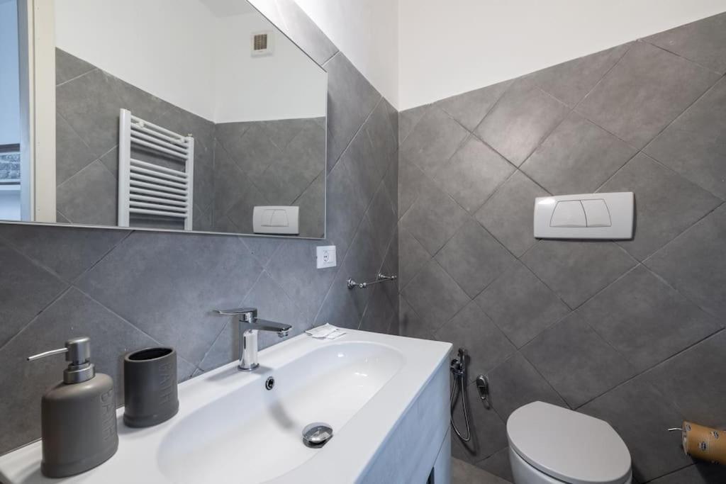 Colosseum Charming Apartment Рим Екстер'єр фото