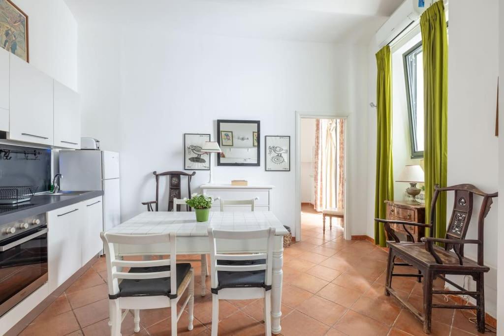 Colosseum Charming Apartment Рим Екстер'єр фото