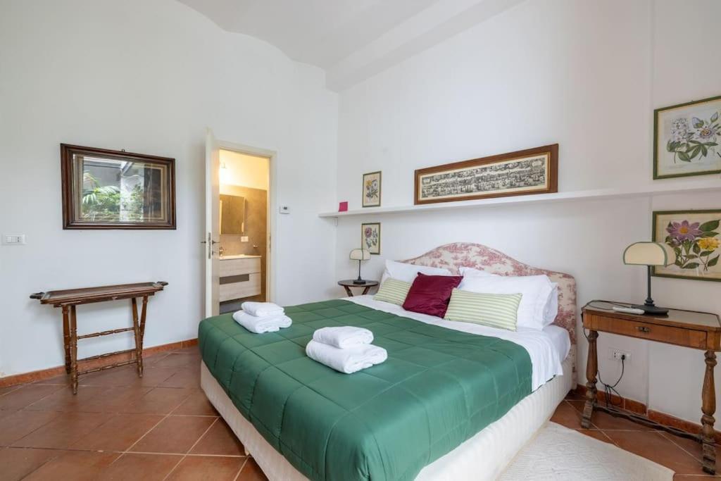 Colosseum Charming Apartment Рим Екстер'єр фото